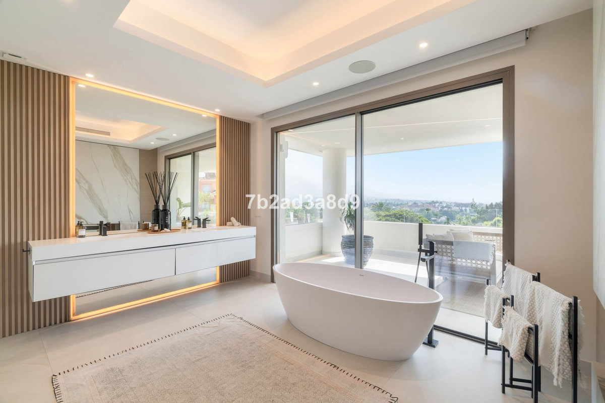 Se vende Villa - Chalet de 3 dormitorios en Costa Del Sol, Málaga, España