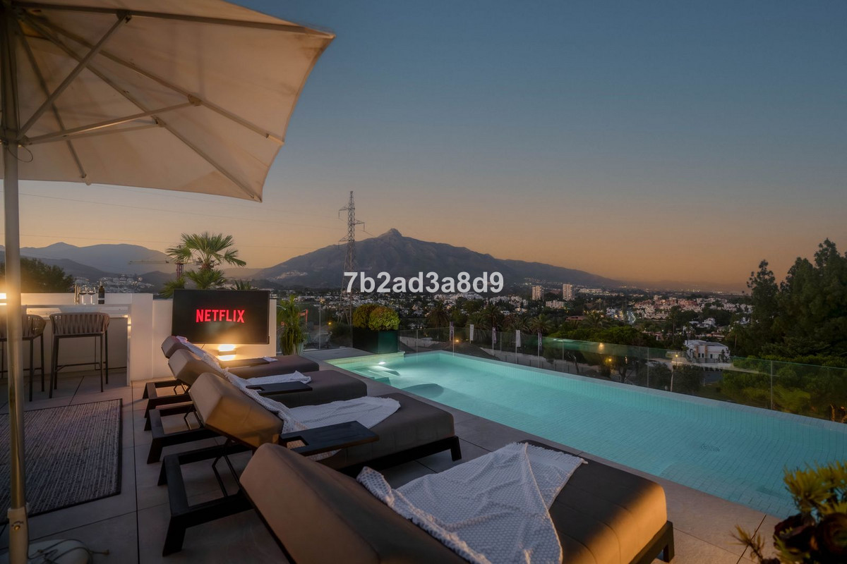 Se vende Villa - Chalet de 3 dormitorios en Costa Del Sol, Málaga, España