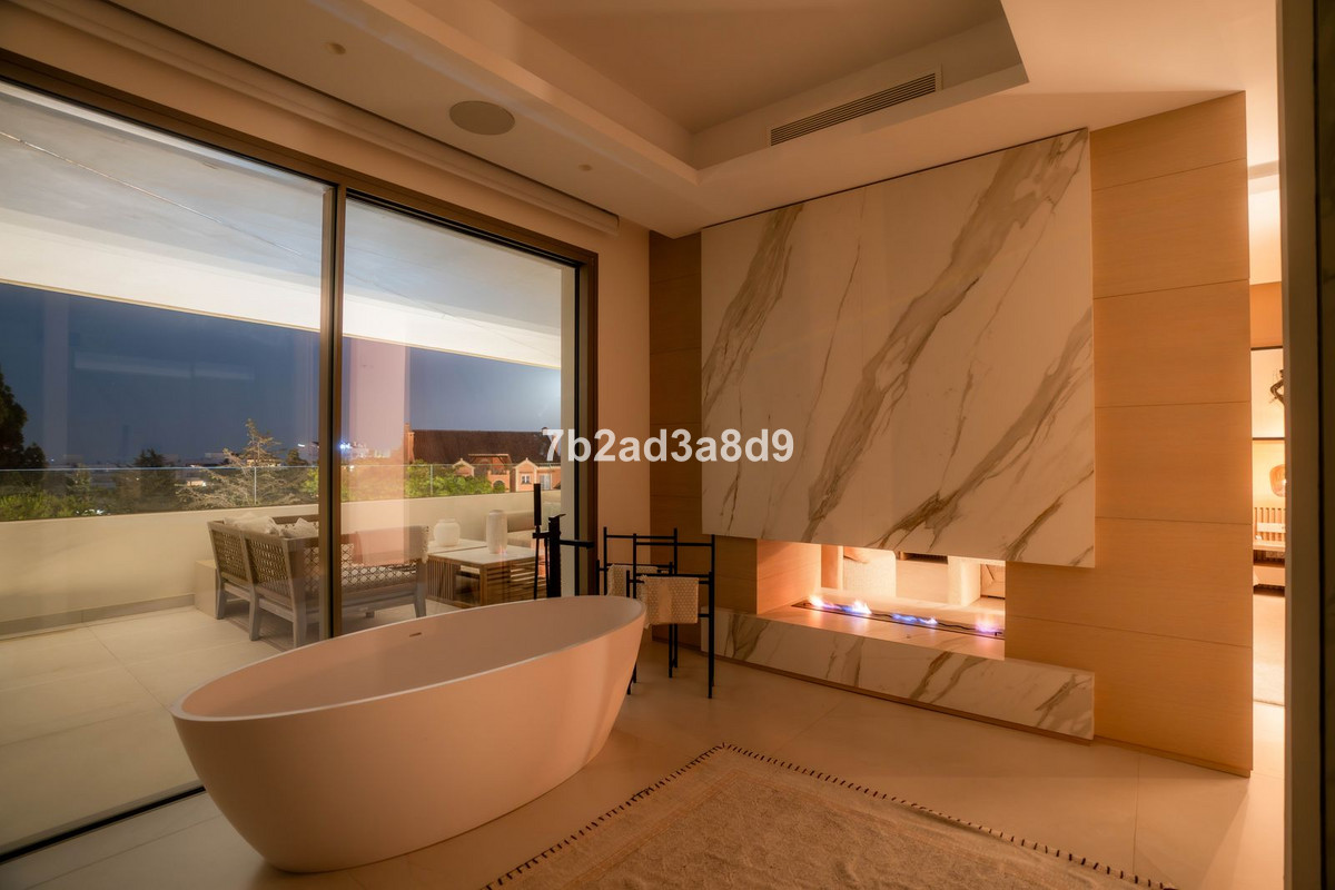 Se vende Villa - Chalet de 3 dormitorios en Costa Del Sol, Málaga, España