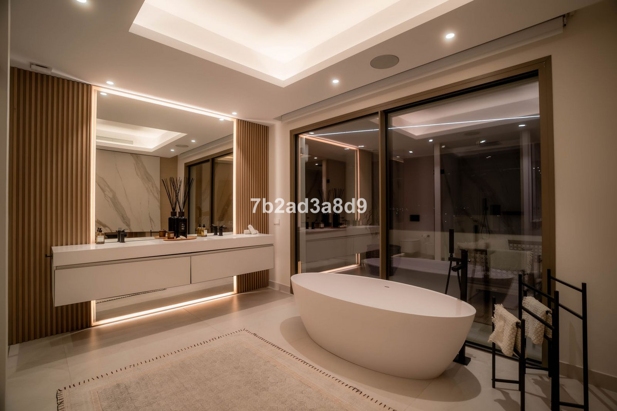 Se vende Villa - Chalet de 3 dormitorios en Costa Del Sol, Málaga, España