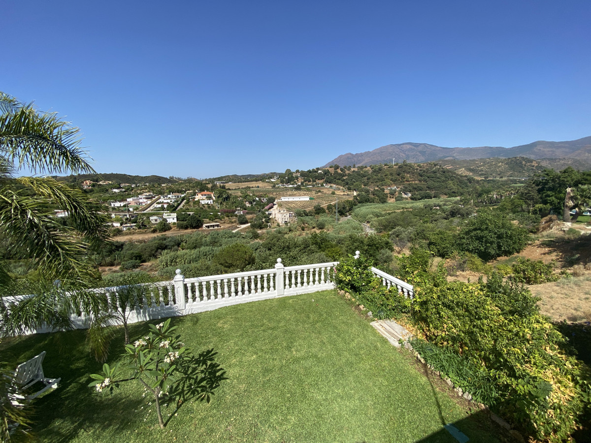 3 Bed Townhouse for sale in Estepona Costa Del Sol, Málaga, Spain