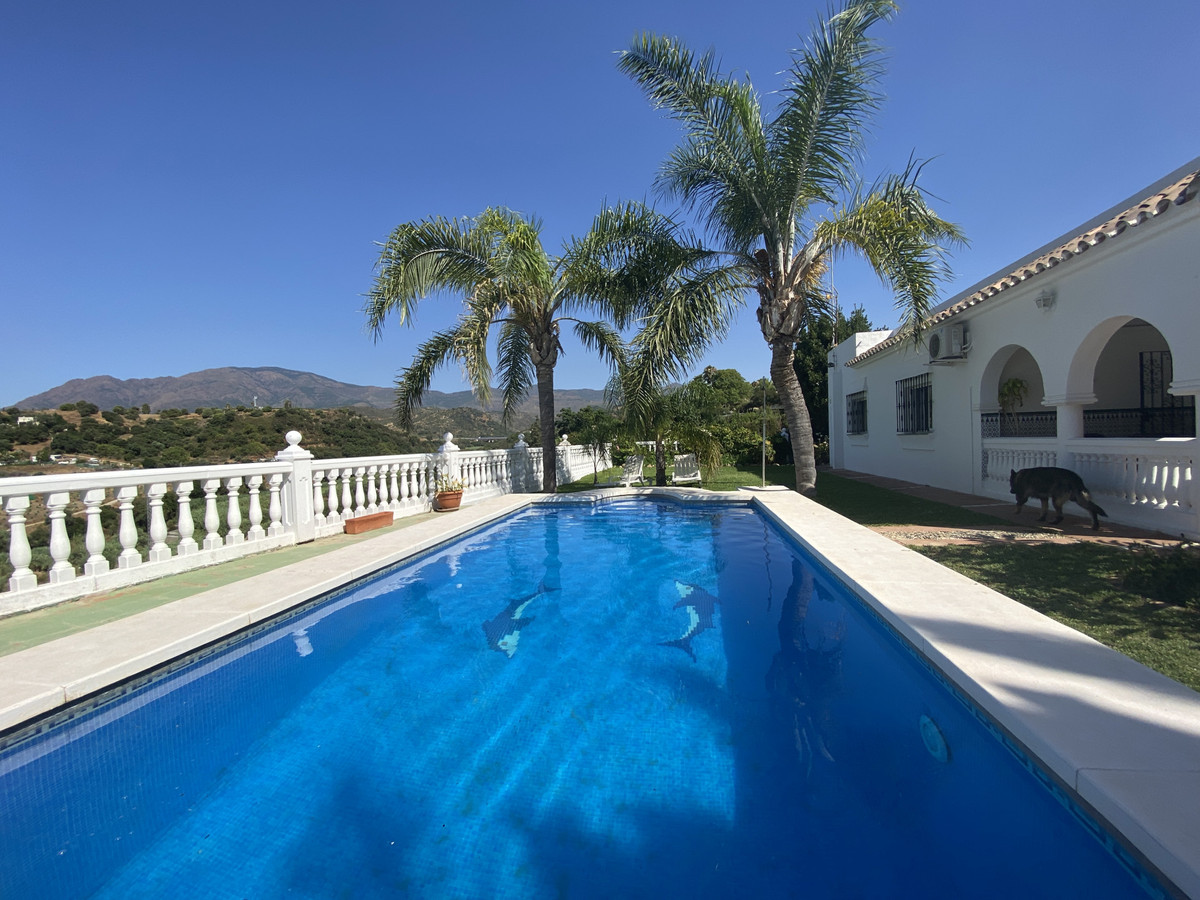 3 Bed Townhouse for sale in Estepona Costa Del Sol, Málaga, Spain