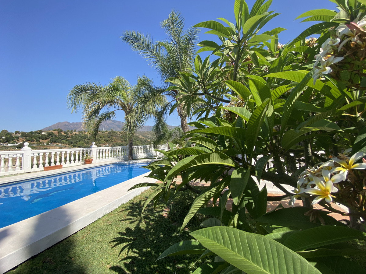 3 Bed Townhouse for sale in Estepona Costa Del Sol, Málaga, Spain