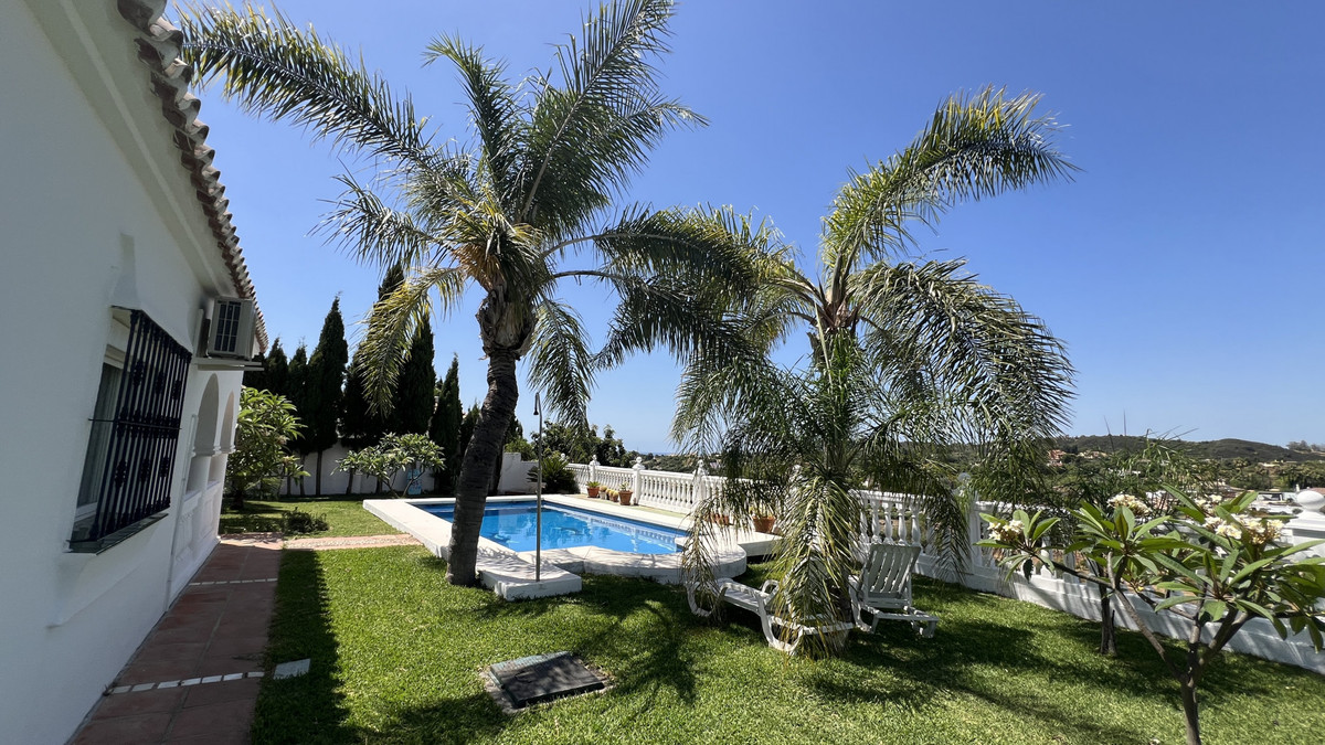 3 Bed Townhouse for sale in Estepona Costa Del Sol, Málaga, Spain