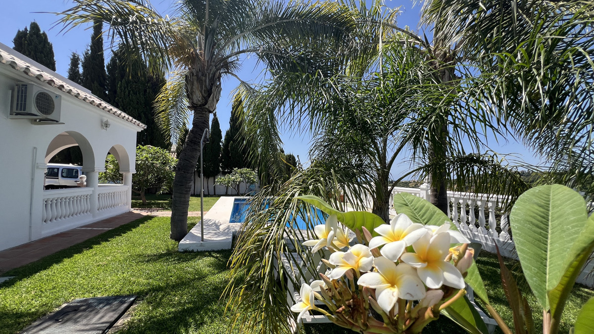 3 Bed Townhouse for sale in Estepona Costa Del Sol, Málaga, Spain
