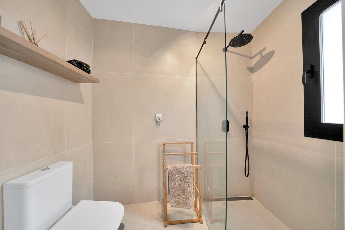 2 Bed Apartment for sale in Estepona Costa Del Sol, Málaga, Spain