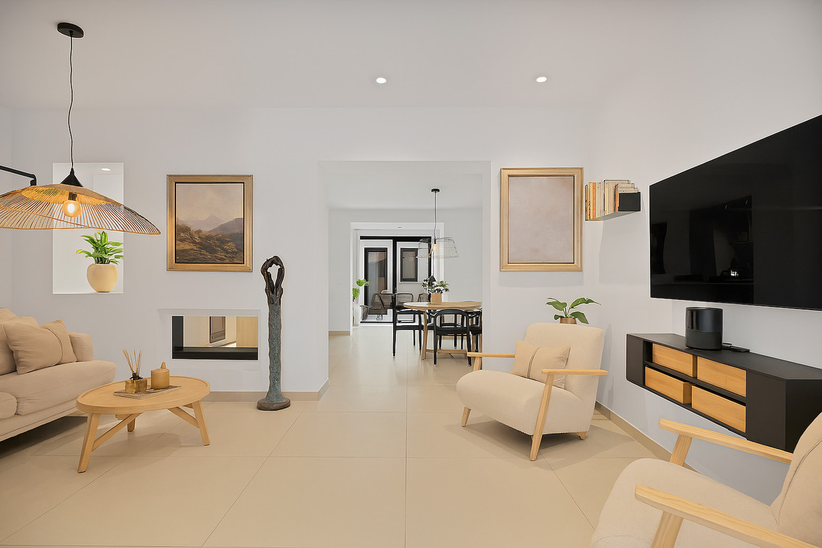 2 Bed Apartment for sale in Estepona Costa Del Sol, Málaga, Spain