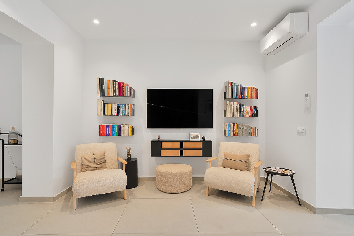 2 Bed Apartment for sale in Estepona Costa Del Sol, Málaga, Spain