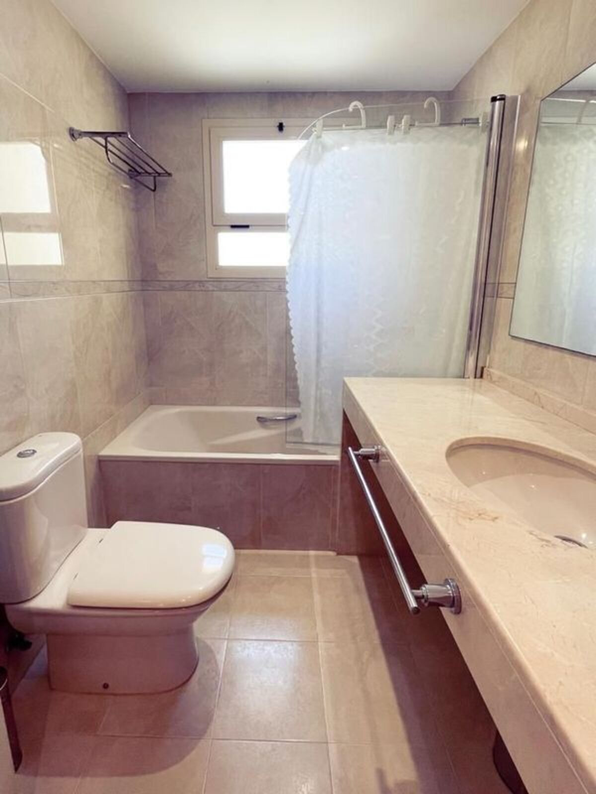 Se vende Apartamento Planta Media de 2 dormitorios en Costa Del Sol, Málaga, España