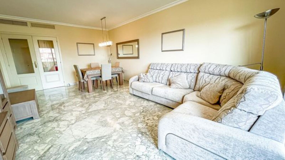 Se vende Apartamento Planta Media de 2 dormitorios en Costa Del Sol, Málaga, España