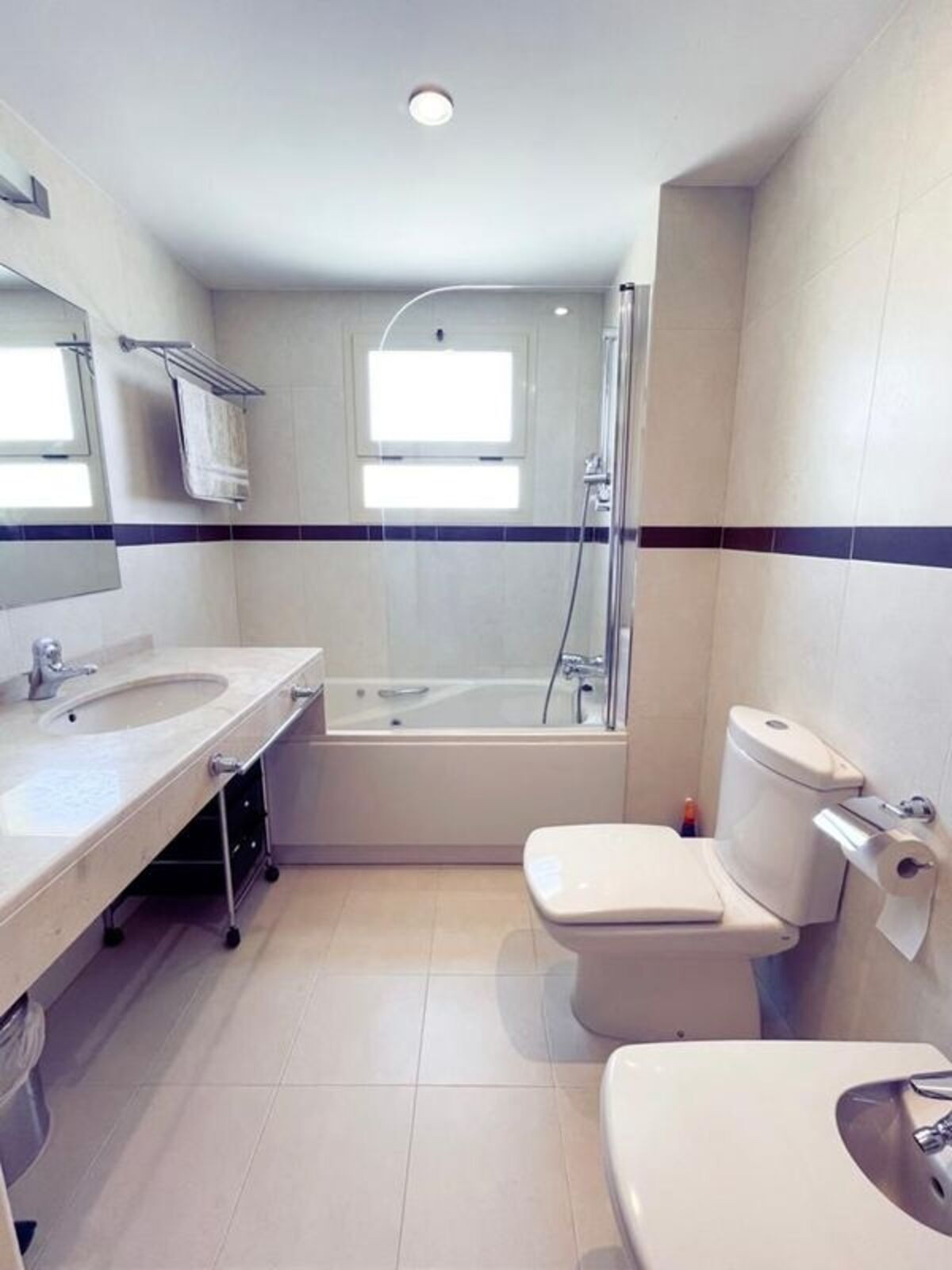 Se vende Apartamento Planta Media de 2 dormitorios en Costa Del Sol, Málaga, España
