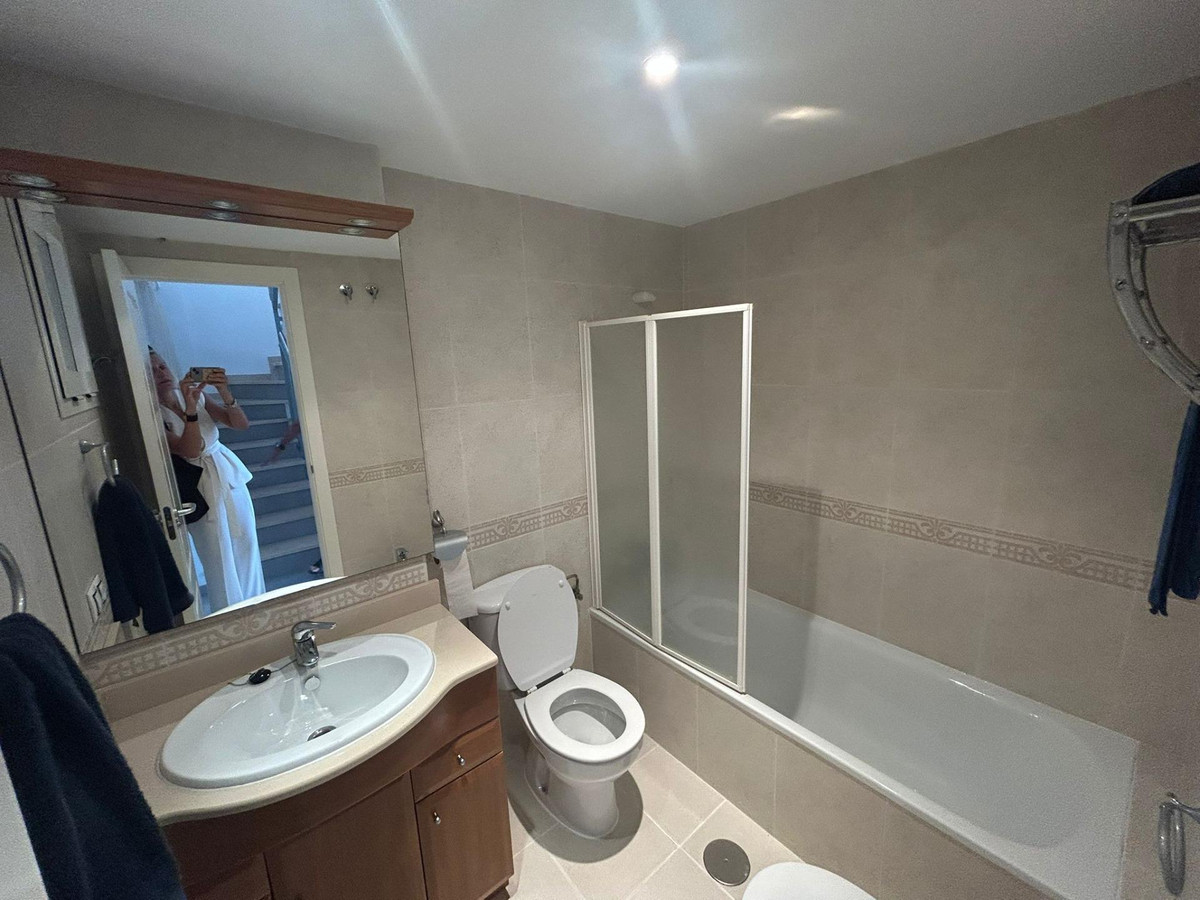 Se vende Apartamento Planta Media de 2 dormitorios en Costa Blanca, Alicante, España