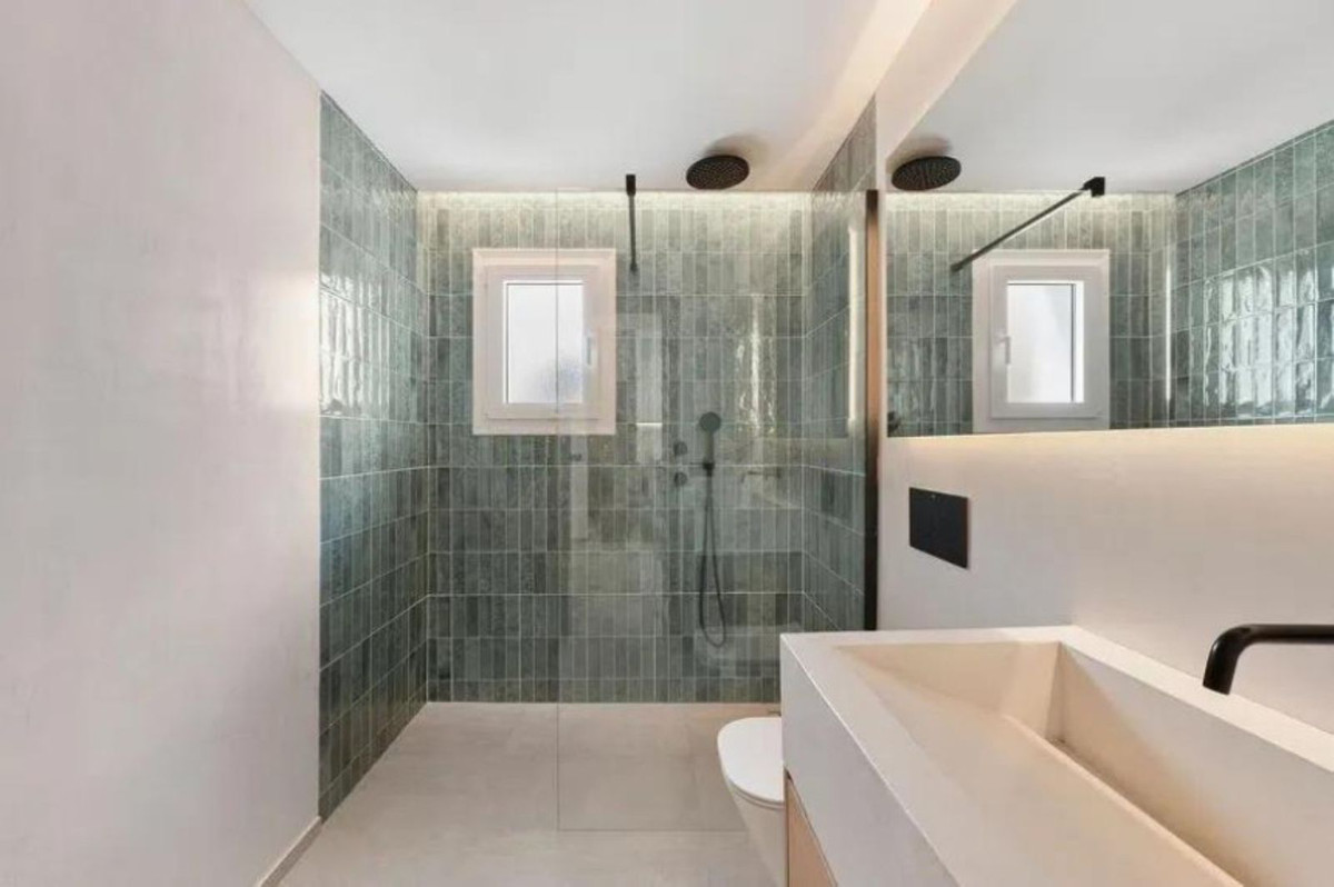 3 Bed Apartment for sale in Aloha Costa Del Sol, Málaga, Spain