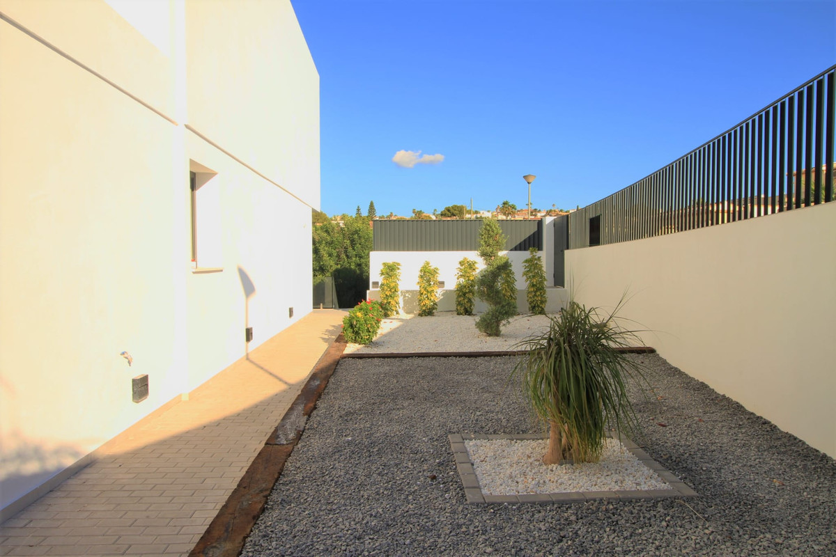 4 Bed Townhouse for sale in Calpe Costa Blanca, Alicante, Spain