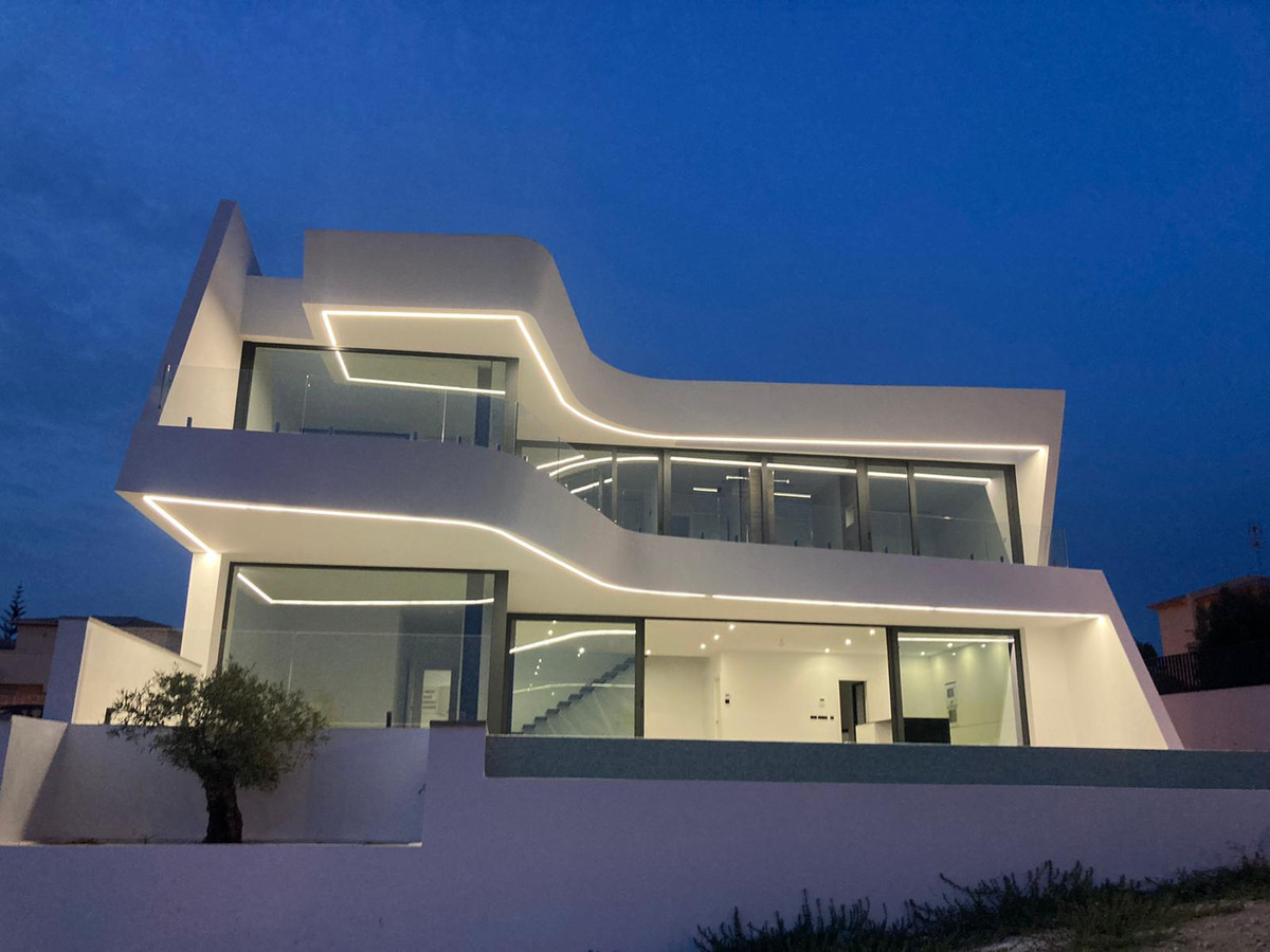 4 Bed Townhouse for sale in Calpe Costa Blanca, Alicante, Spain