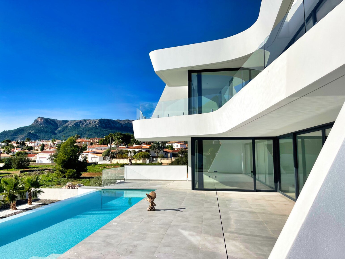 4 Bed Townhouse for sale in Calpe Costa Blanca, Alicante, Spain