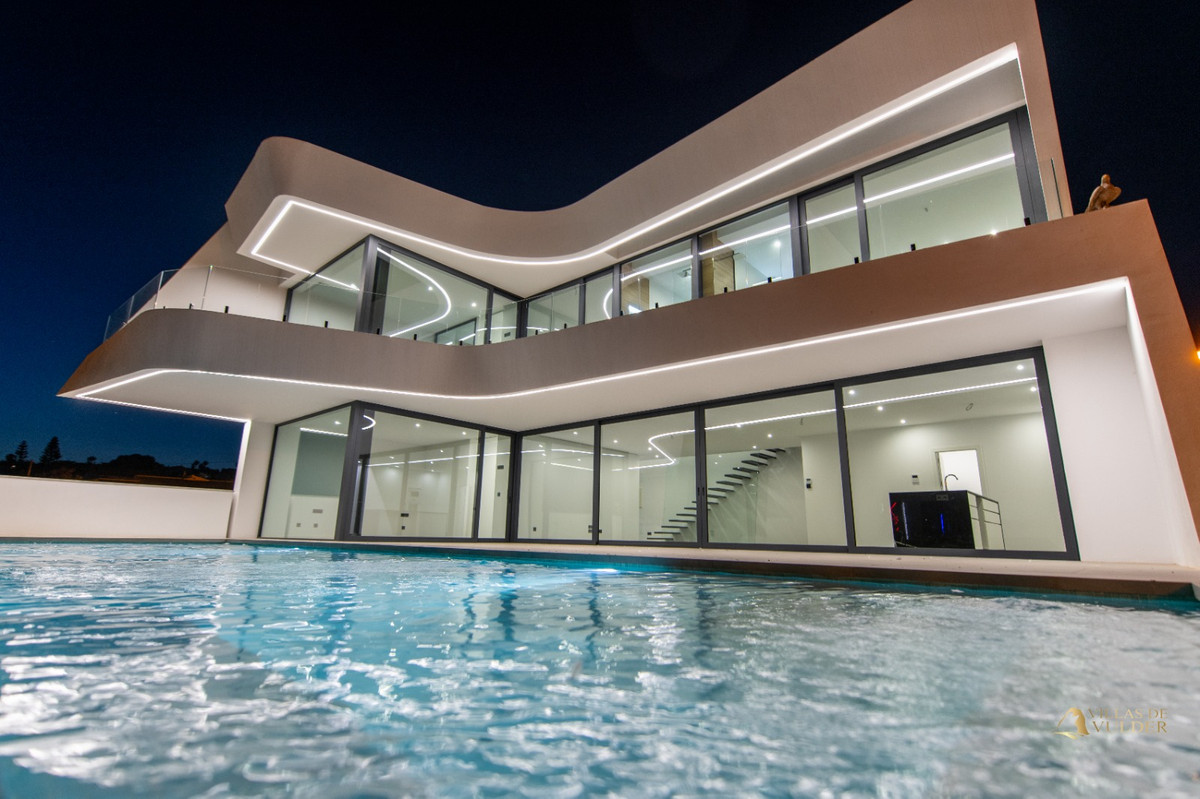 4 Bed Townhouse for sale in Calpe Costa Blanca, Alicante, Spain
