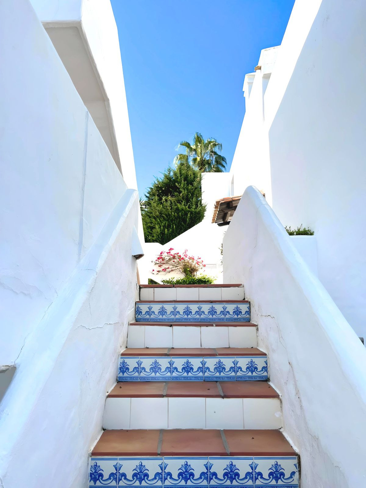 3 Bed Apartment for sale in Nueva Andalucía Costa Del Sol, Málaga, Spain