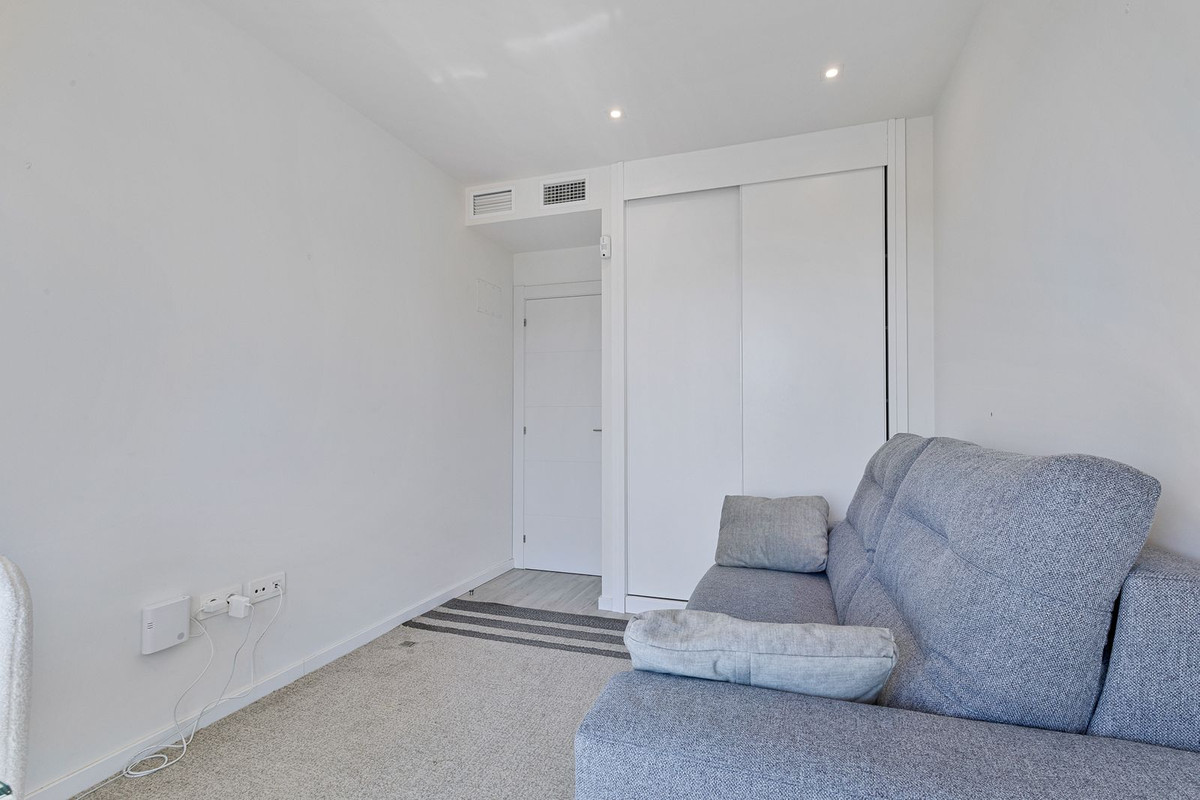 Se vende Apartamento Planta Media de 3 dormitorios en Costa Del Sol, Málaga, España