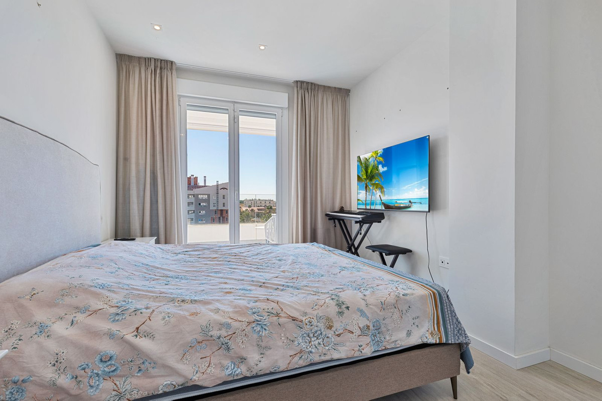 Se vende Apartamento Planta Media de 3 dormitorios en Costa Del Sol, Málaga, España