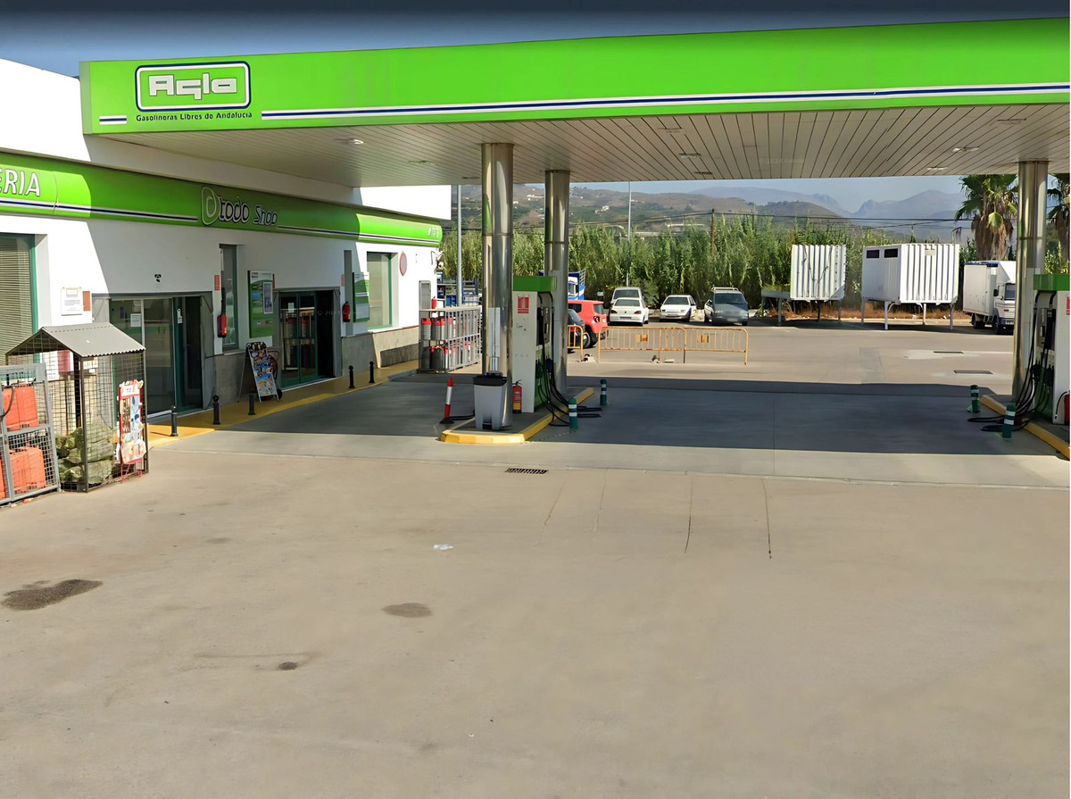 1 Bed Commercial unit for sale in Benamocarra Costa Del Sol East, Málaga, Spain