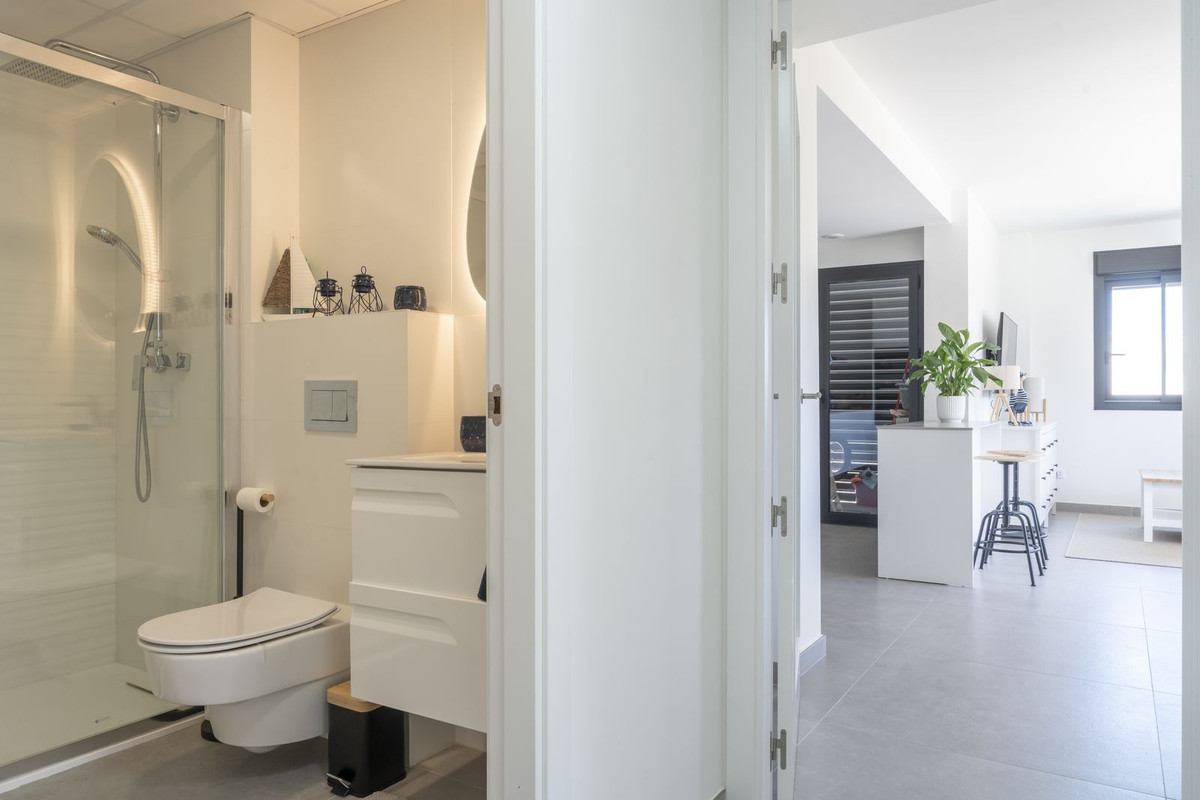 Se vende Apartamento Planta Media de 2 dormitorios en Costa Blanca, Alicante, España