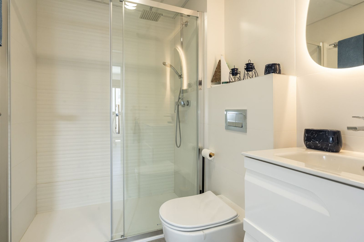 Se vende Apartamento Planta Media de 2 dormitorios en Costa Blanca, Alicante, España