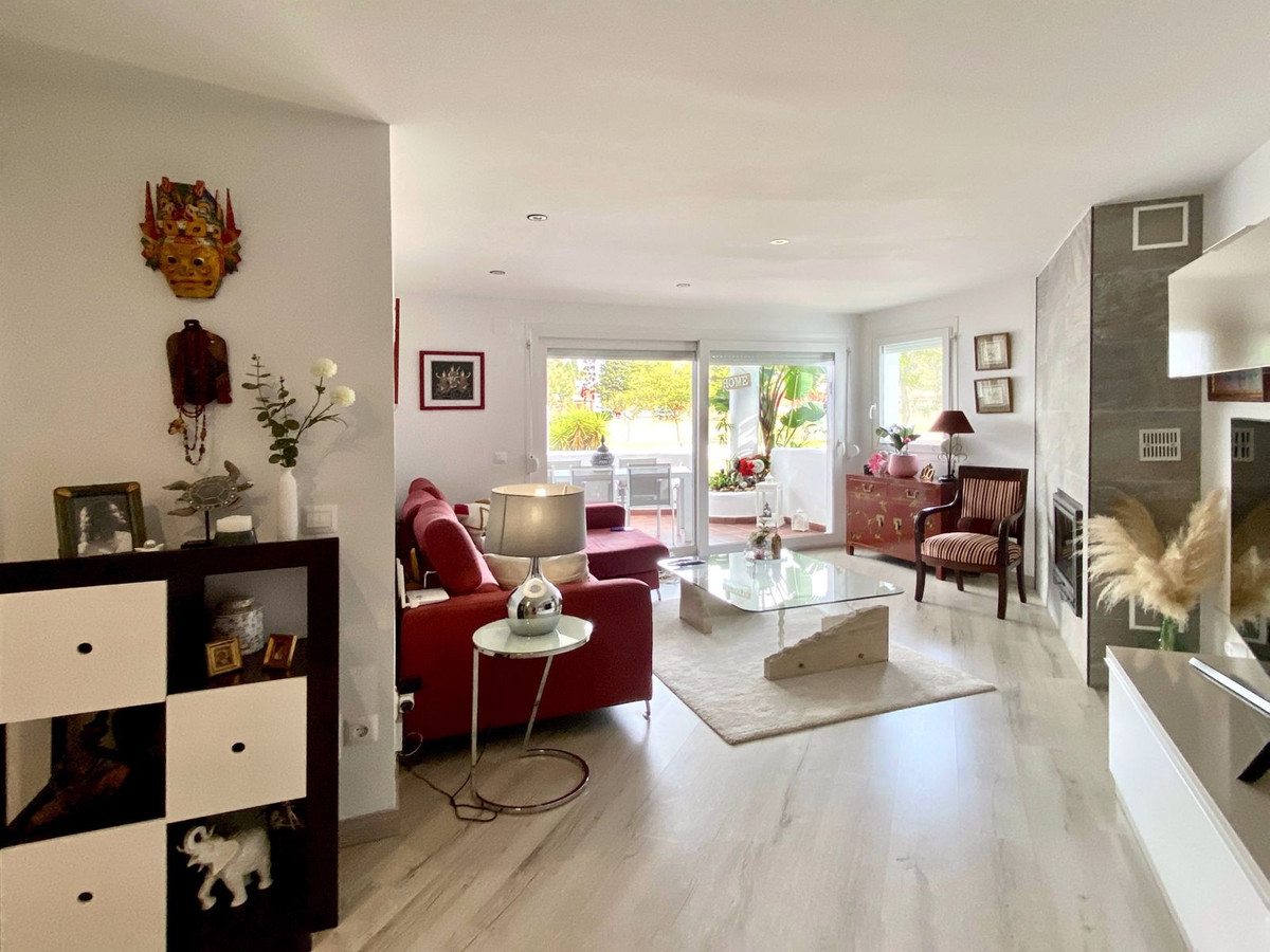 Se vende Apartamento Planta Media de 2 dormitorios en Costa Del Sol, Málaga, España