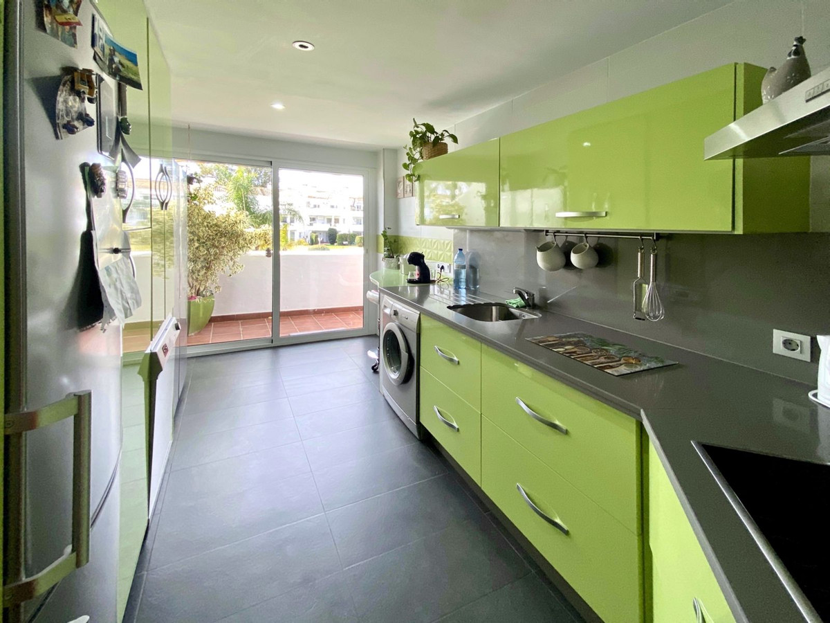 Se vende Apartamento Planta Media de 2 dormitorios en Costa Del Sol, Málaga, España