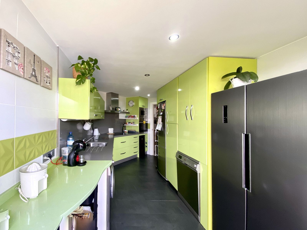 Se vende Apartamento Planta Media de 2 dormitorios en Costa Del Sol, Málaga, España