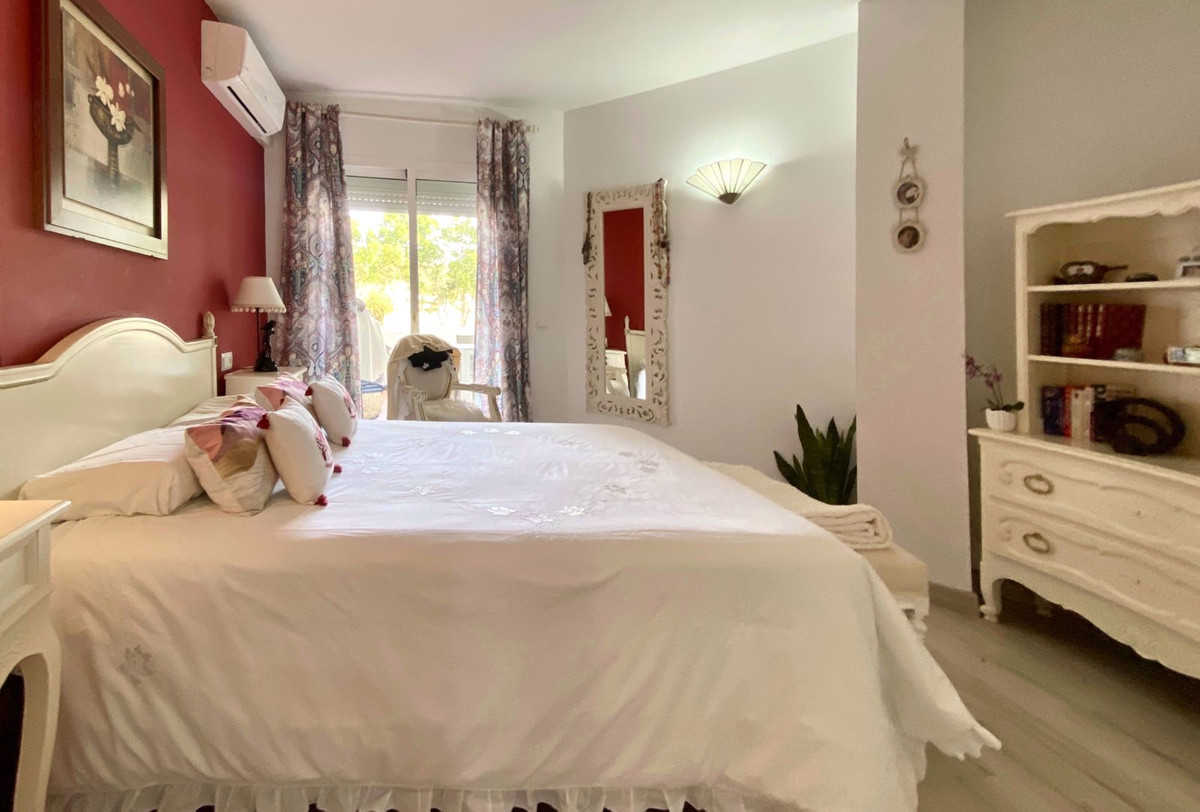 Se vende Apartamento Planta Media de 2 dormitorios en Costa Del Sol, Málaga, España