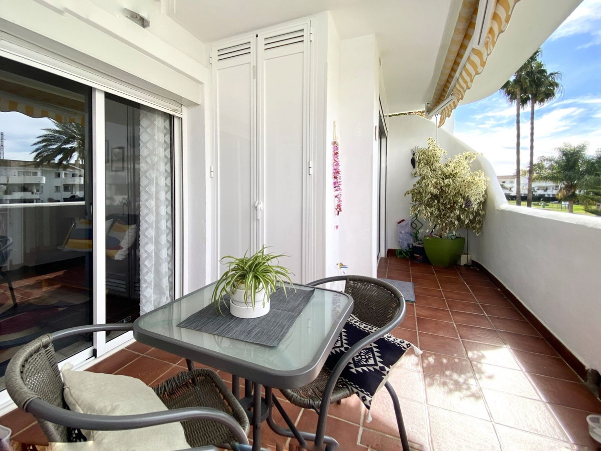 Se vende Apartamento Planta Media de 2 dormitorios en Costa Del Sol, Málaga, España