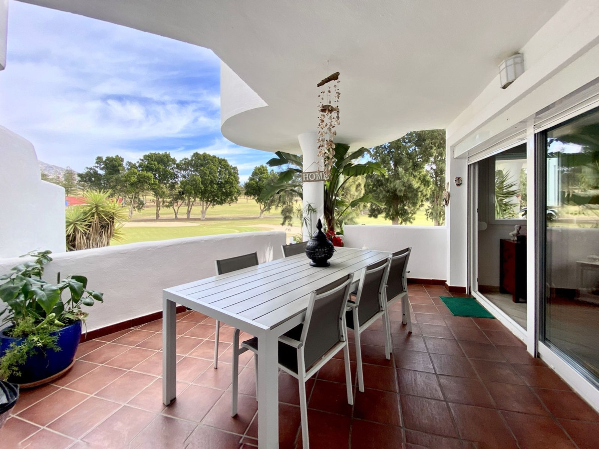 Se vende Apartamento Planta Media de 2 dormitorios en Costa Del Sol, Málaga, España