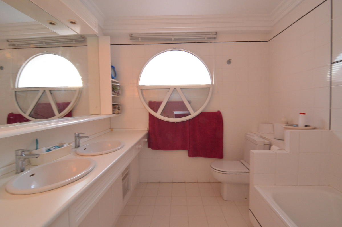 Se vende Villa - Chalet de 4 dormitorios en Costa Blanca, Alicante, España