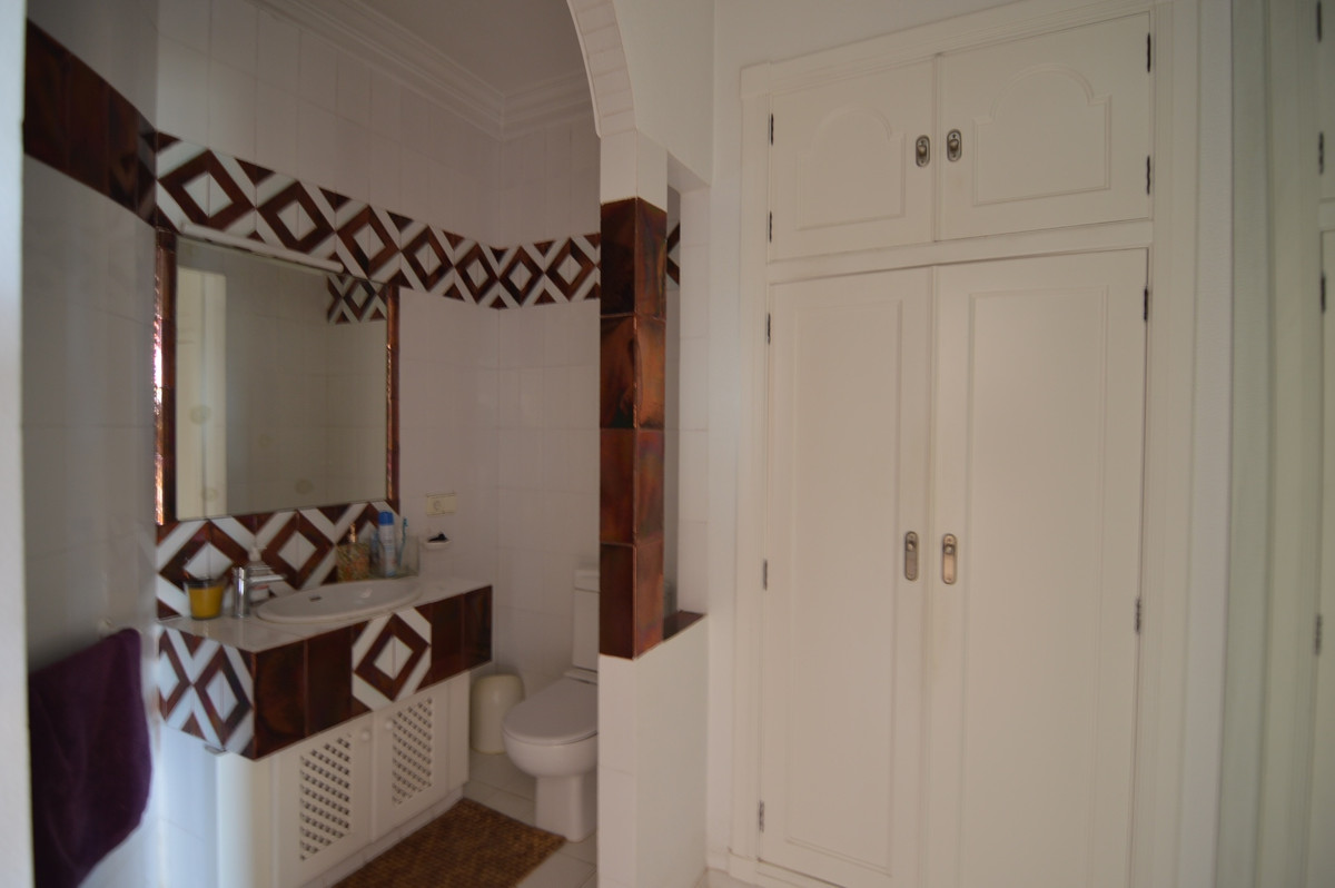 Se vende Villa - Chalet de 4 dormitorios en Costa Blanca, Alicante, España