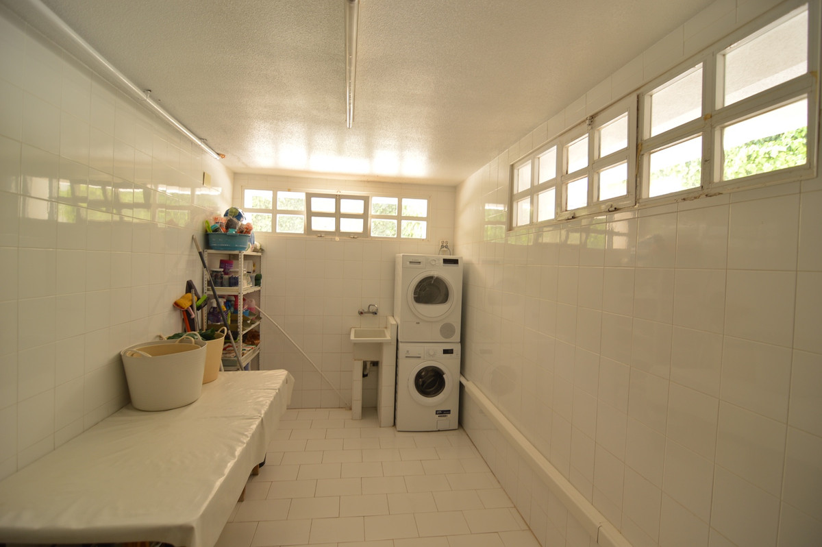 Se vende Villa - Chalet de 4 dormitorios en Costa Blanca, Alicante, España