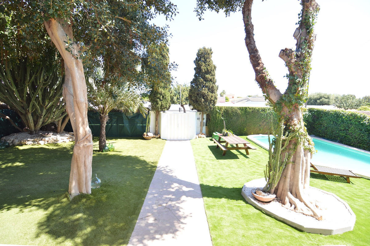 Se vende Villa - Chalet de 4 dormitorios en Costa Blanca, Alicante, España