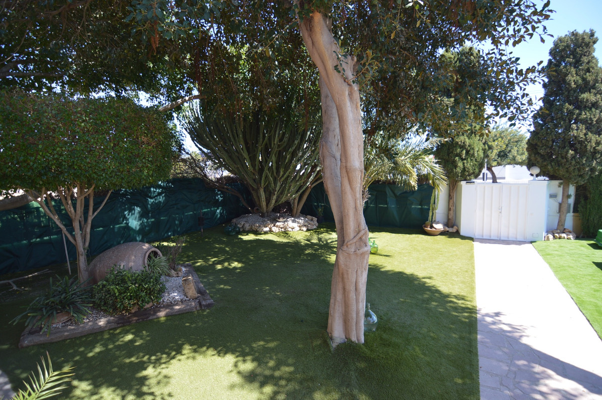Se vende Villa - Chalet de 4 dormitorios en Costa Blanca, Alicante, España