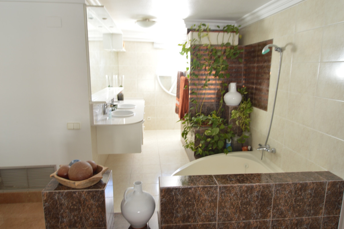 Se vende Villa - Chalet de 4 dormitorios en Costa Blanca, Alicante, España