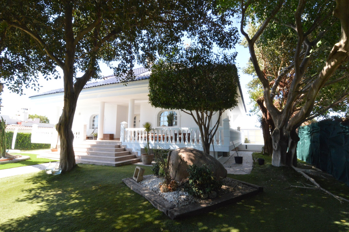 Se vende Villa - Chalet de 4 dormitorios en Costa Blanca, Alicante, España