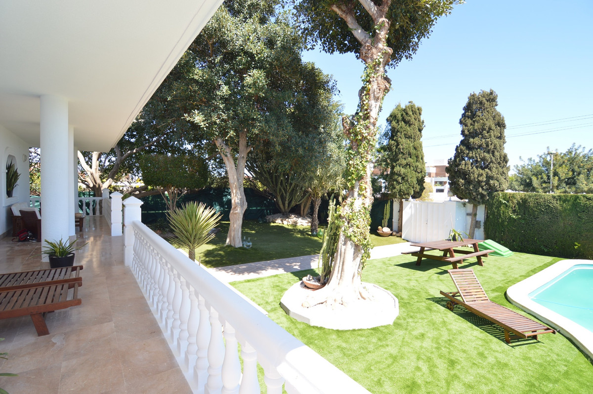 Se vende Villa - Chalet de 4 dormitorios en Costa Blanca, Alicante, España