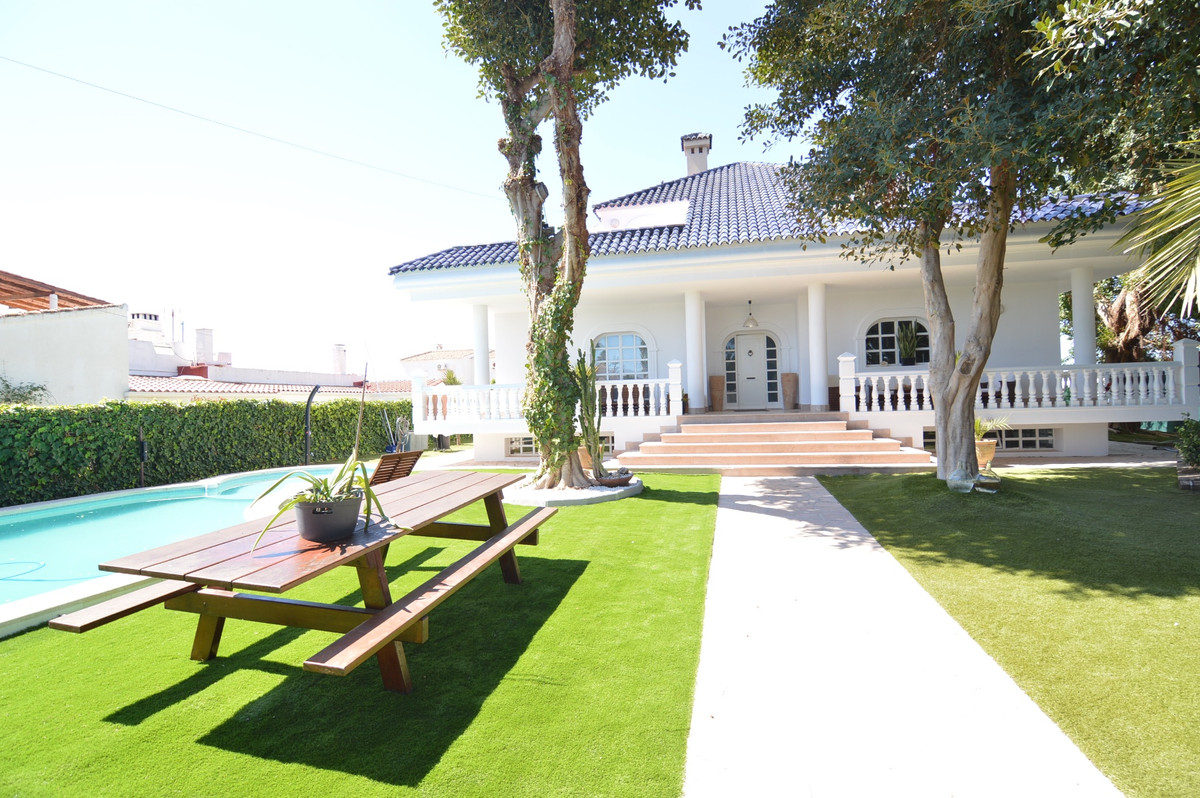 Se vende Villa - Chalet de 4 dormitorios en Costa Blanca, Alicante, España