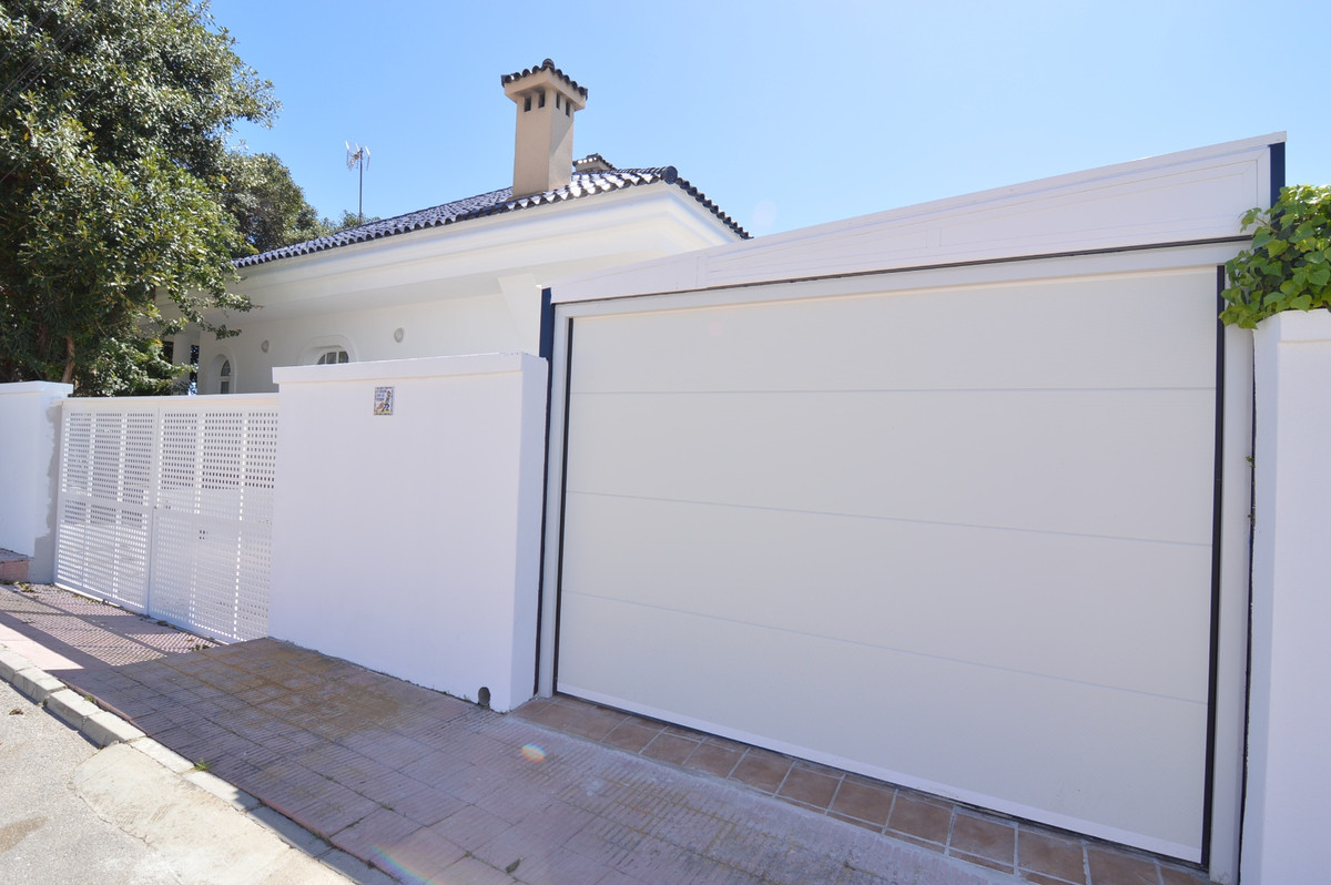 Se vende Villa - Chalet de 4 dormitorios en Costa Blanca, Alicante, España