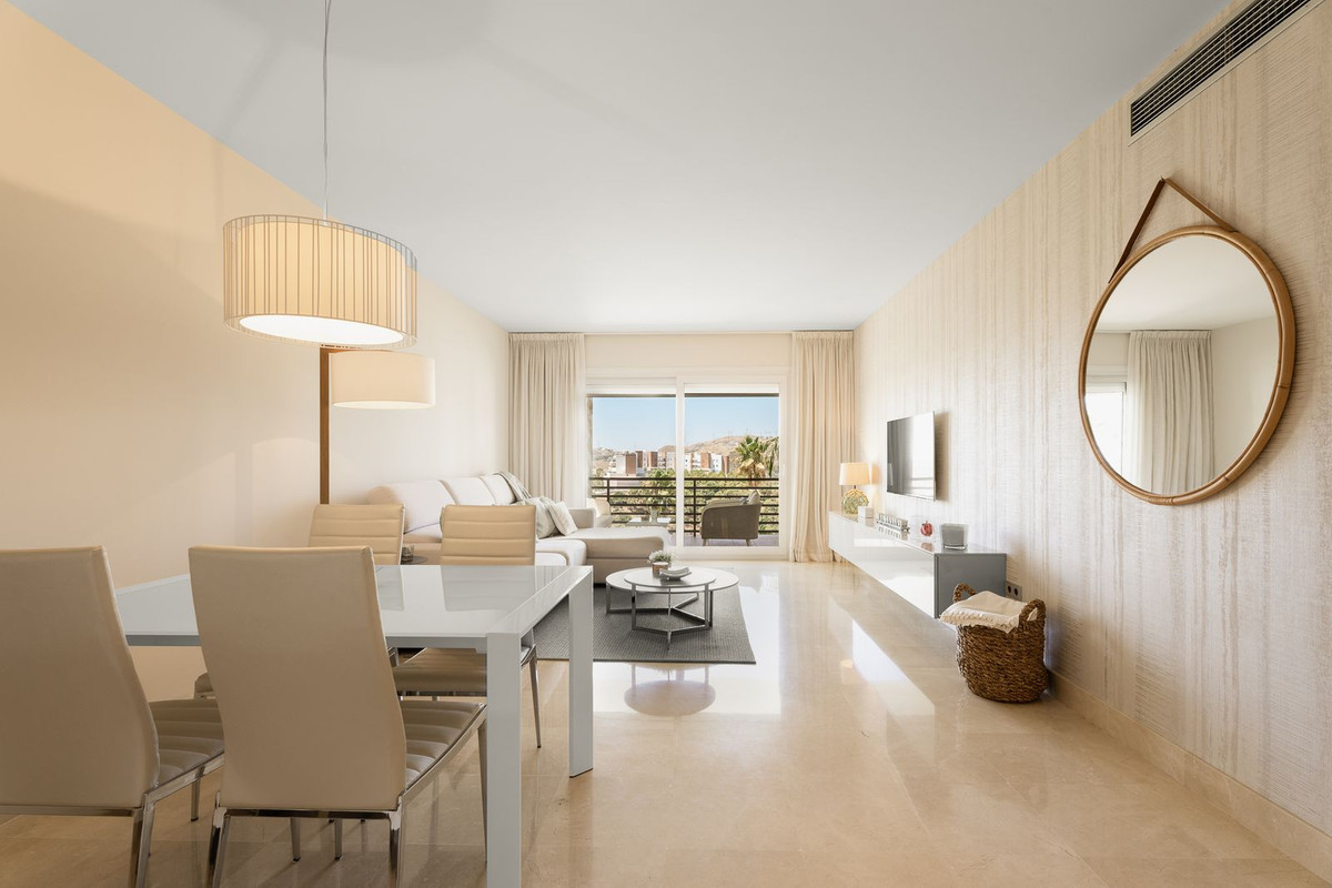 Se vende Apartamento Planta Media de 2 dormitorios en Costa Del Sol, Málaga, España