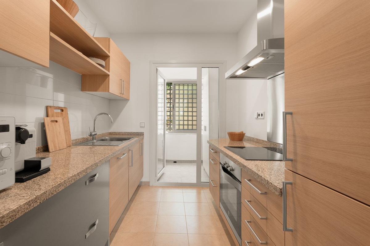 Se vende Apartamento Planta Media de 2 dormitorios en Costa Del Sol, Málaga, España