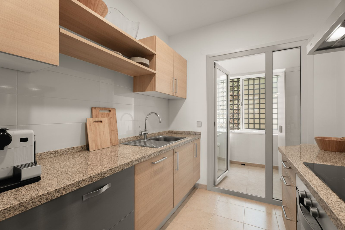 Se vende Apartamento Planta Media de 2 dormitorios en Costa Del Sol, Málaga, España