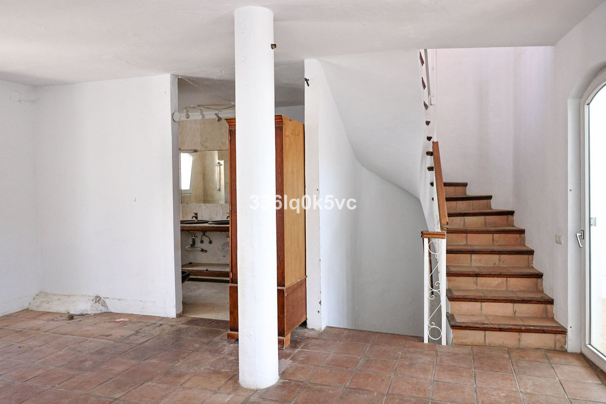 5 Bed Townhouse for sale in Benahavís Costa Del Sol, Málaga, Spain