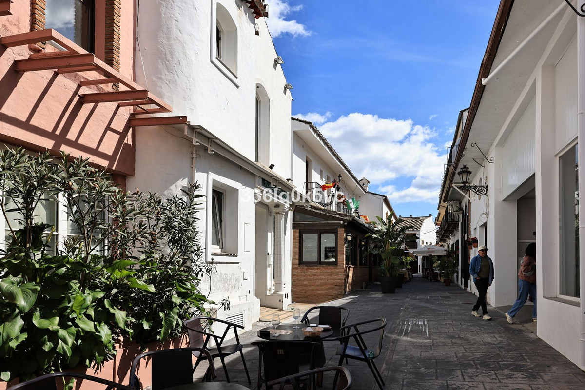 5 Bed Townhouse for sale in Benahavís Costa Del Sol, Málaga, Spain