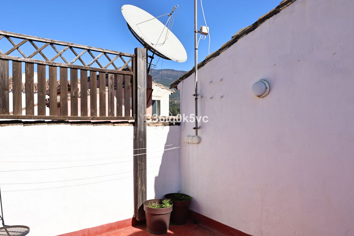 5 Bed Townhouse for sale in Benahavís Costa Del Sol, Málaga, Spain