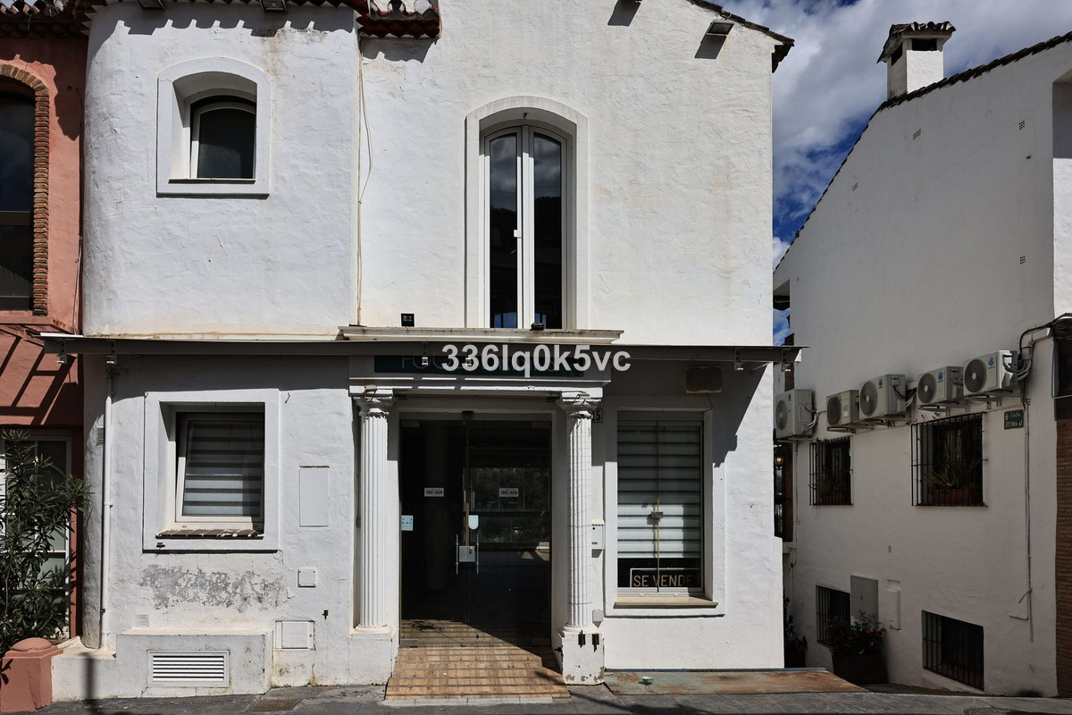 5 Bed Townhouse for sale in Benahavís Costa Del Sol, Málaga, Spain
